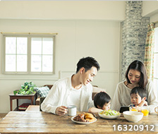 家庭での食事の写真素材