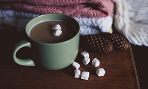 マグカップ お茶 コーヒー ホットチョコレート スタイル クローズアップ 動画 シネマグラフ カラーイメージ 横位置 屋内 1月 テーマ 2015年