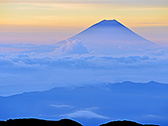 8月 夜明けの富士山